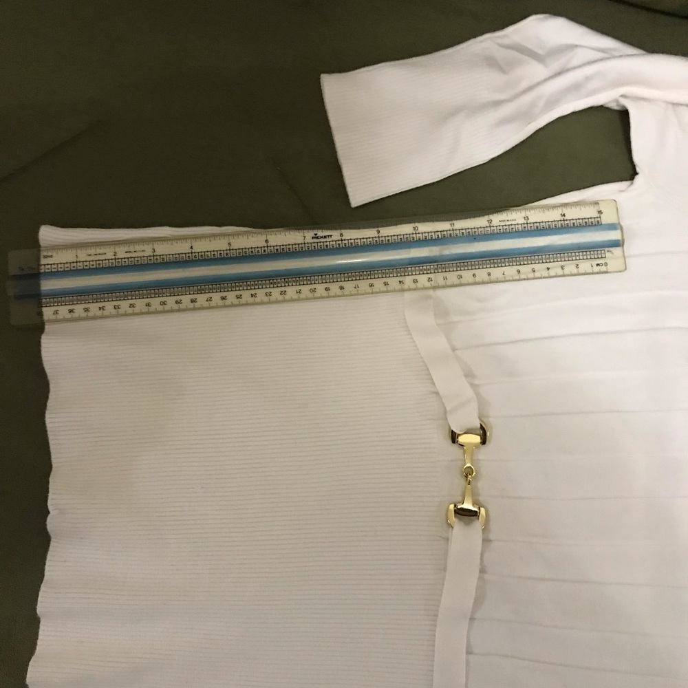 Carmen Marc Valvo Turtleneck - Picture 13 of 15